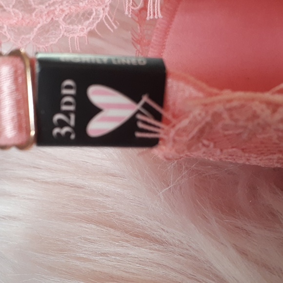 New Listing!! Brand New Victoria's Secret 32DD Lined Demi Bra& Ruby Lou Thong- M - Picture 3 of 4